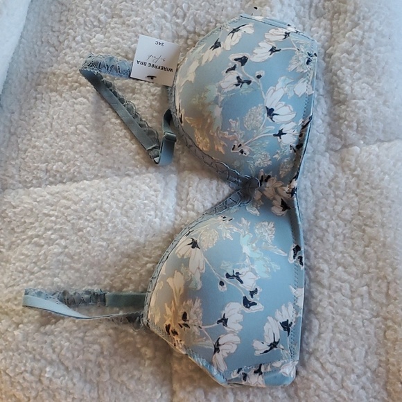 DONATING SOON NWT Wire-free bra- 34C - Picture 1 of 8